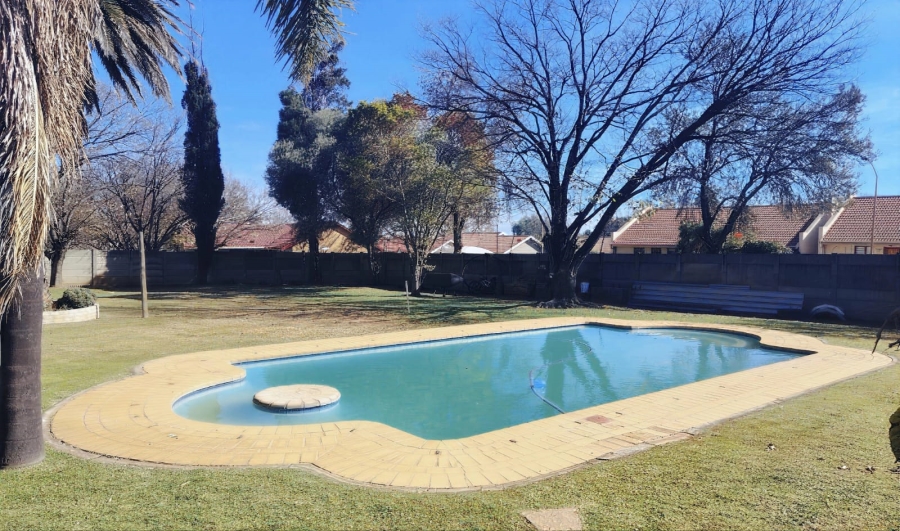 To Let 4 Bedroom Property for Rent in Vaalpark Free State